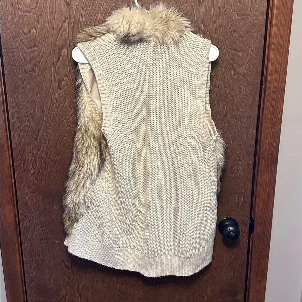 89th & Madison Faux Fur cable knit sweater vest - size large - Picture 3 of 4